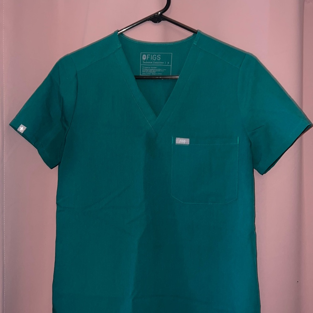 Hunter Green Figs | Catarina One-pocket scrub top | Size S
